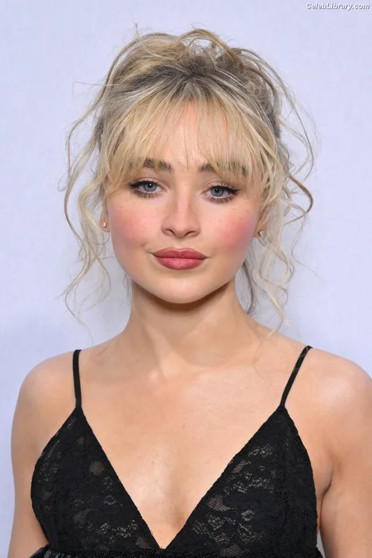 Sabrina Carpenter photo 3 of 6403