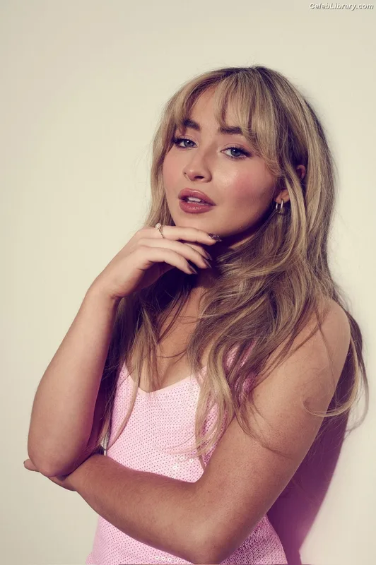 Sabrina Carpenter photo 10 of 6403