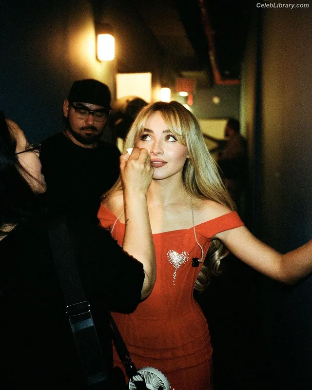 Sabrina Carpenter photo 16 of 6403