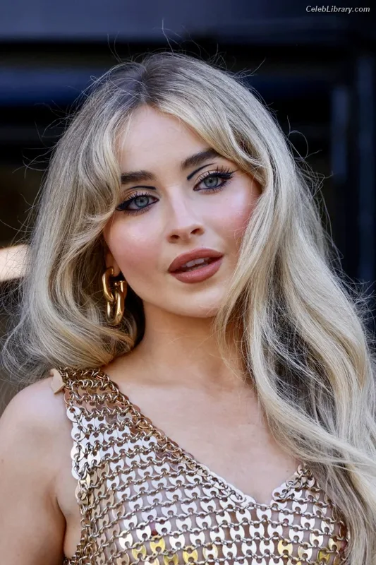 Sabrina Carpenter photo 21 of 6403
