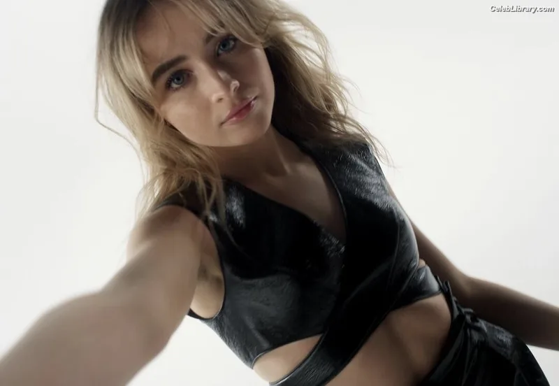 Sabrina Carpenter photo 7 of 6403