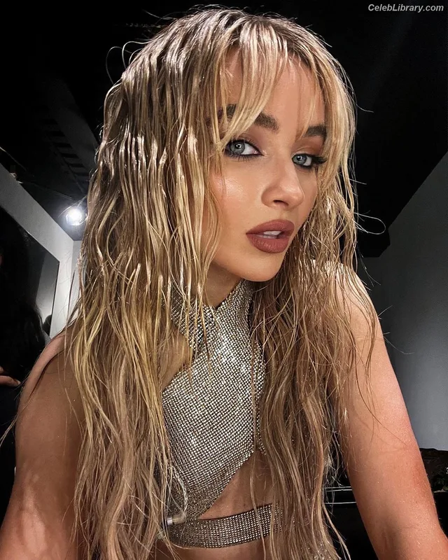 Sabrina Carpenter photo 9 of 6403