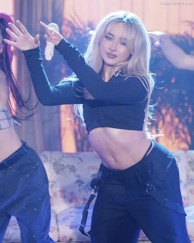 Sabrina Carpenter photo 12 of 6403