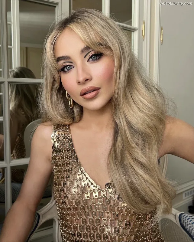 Sabrina Carpenter photo 20 of 6403