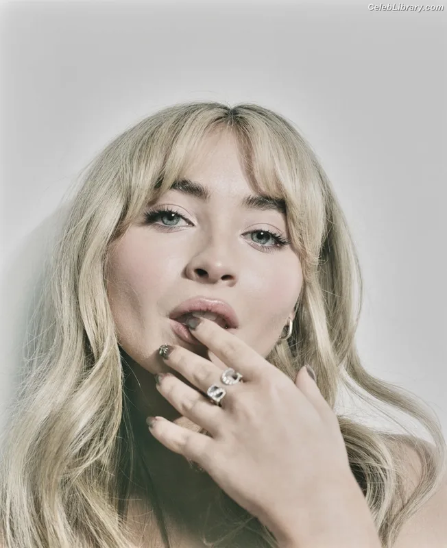 Sabrina Carpenter photo 13 of 6403