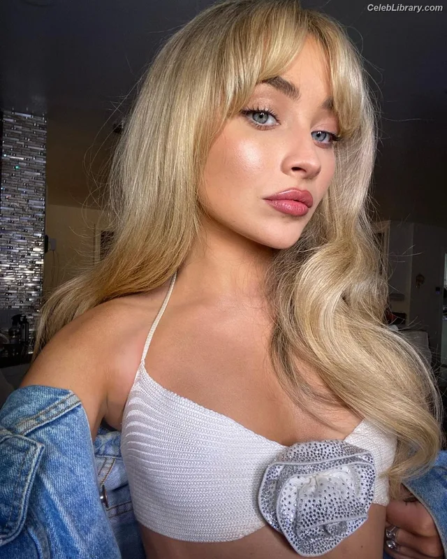 Sabrina Carpenter photo 1 of 6403