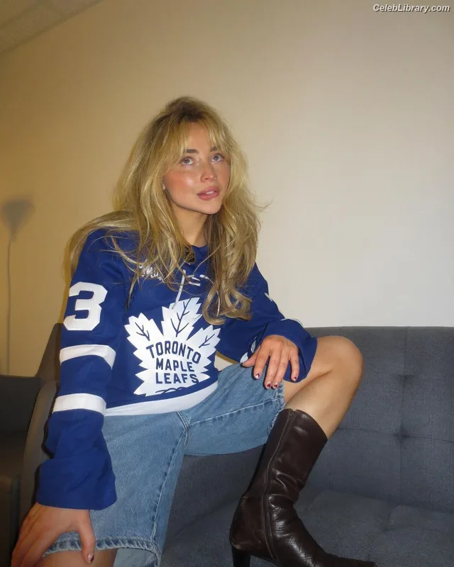 Sabrina Carpenter photo 4 of 6403