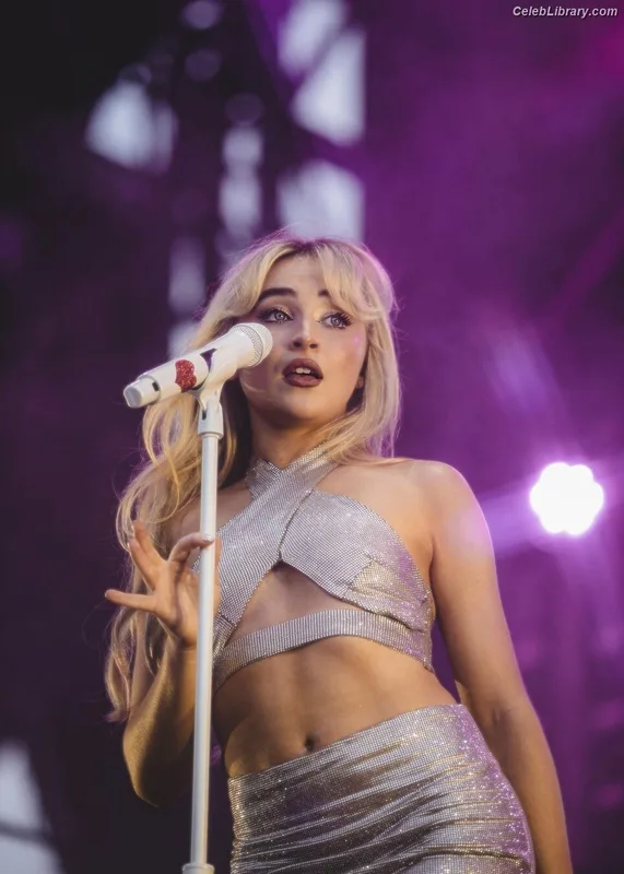 Sabrina Carpenter photo 14 of 6403