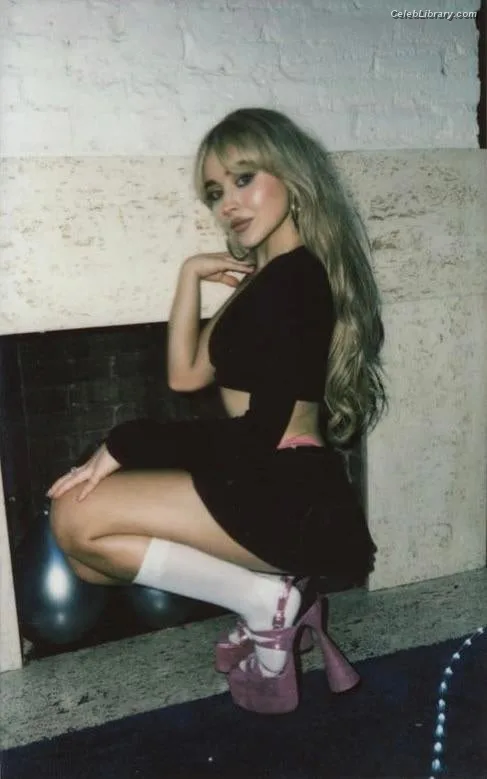 Sabrina Carpenter photo 24 of 6403