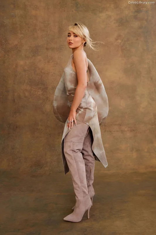 Sabrina Carpenter photo 12 of 6403
