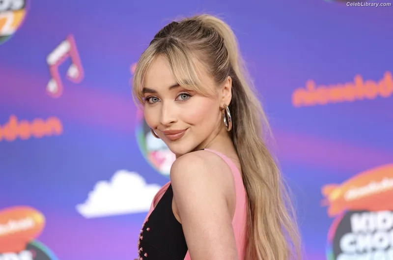 Sabrina Carpenter photo 16 of 6403