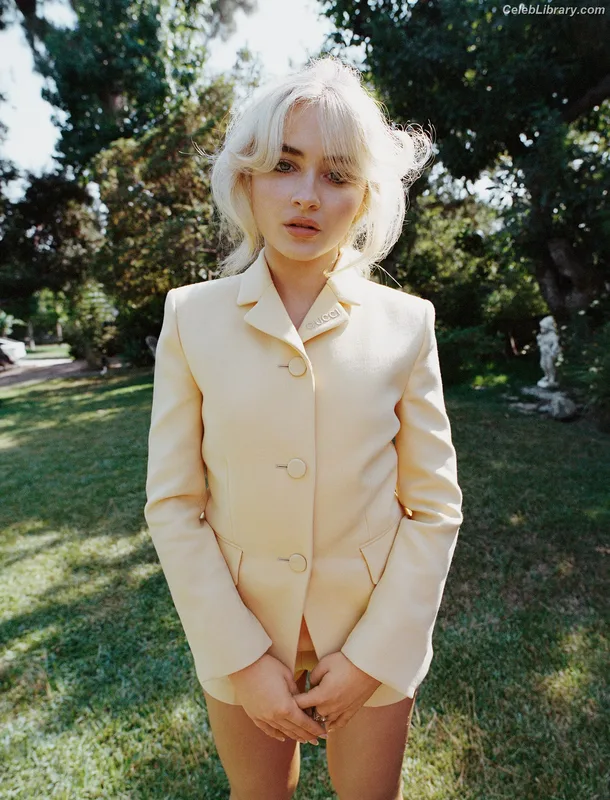 Sabrina Carpenter photo 13 of 6403