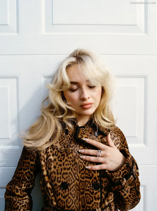 Sabrina Carpenter photo 14 of 6403