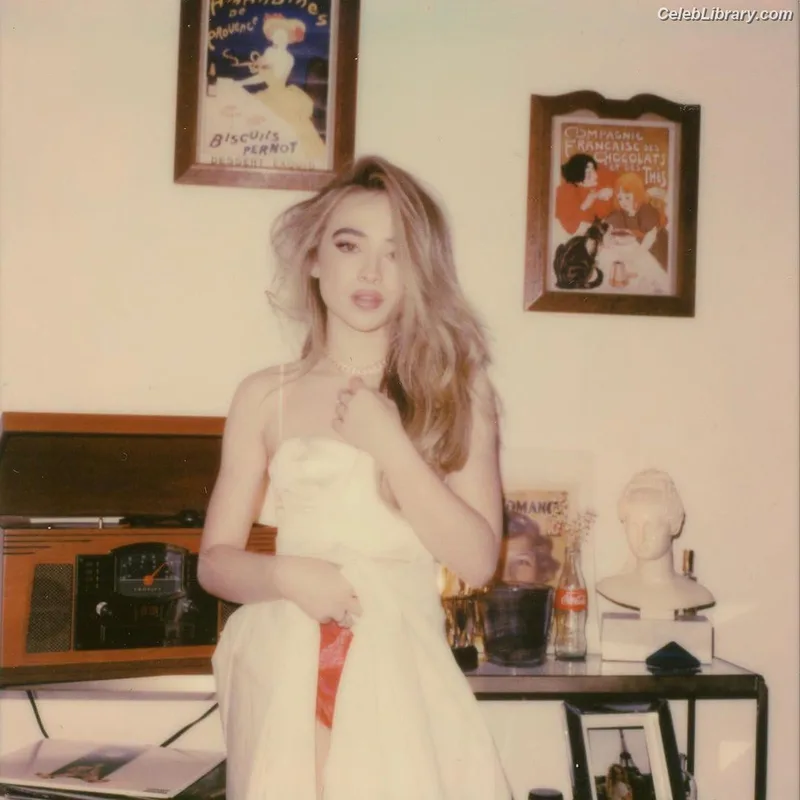 Sabrina Carpenter photo 18 of 6403