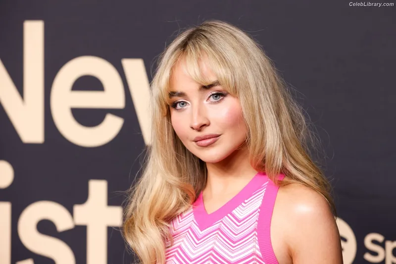 Sabrina Carpenter photo 23 of 6403