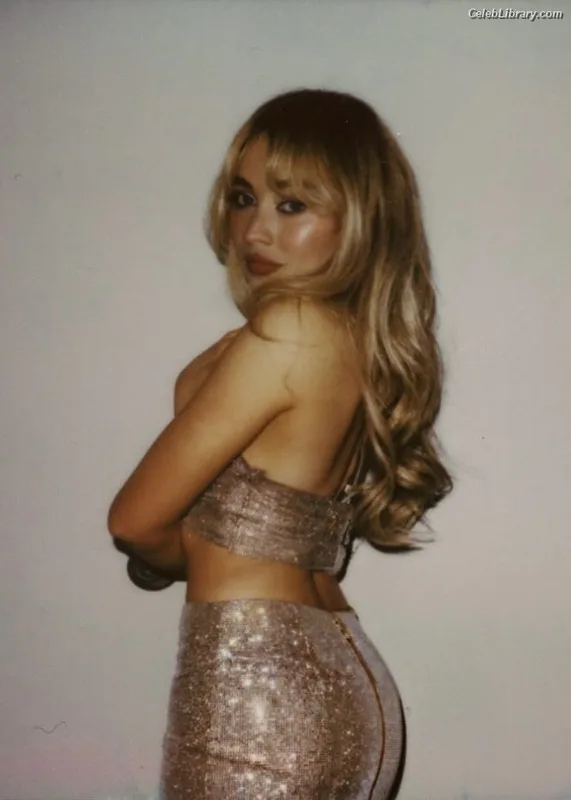 Sabrina Carpenter photo 12 of 6403