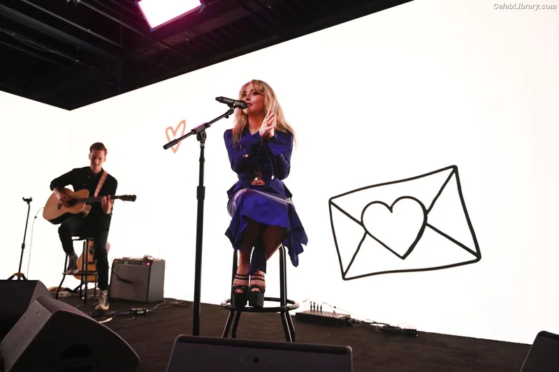 Sabrina Carpenter photo 6 of 6403