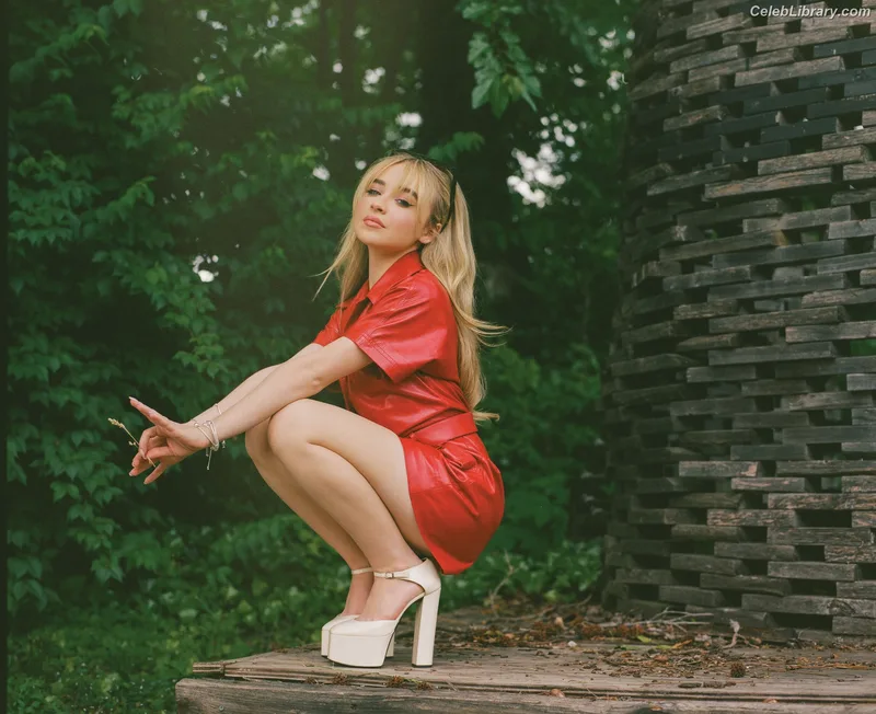 Sabrina Carpenter photo 13 of 6403