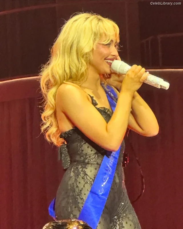 Sabrina Carpenter photo 24 of 6403
