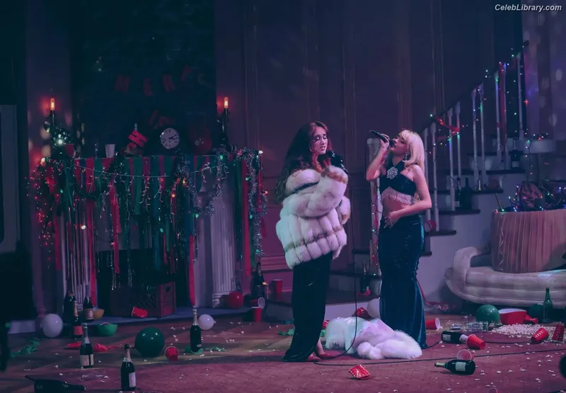 Sabrina Carpenter photo 7 of 6403