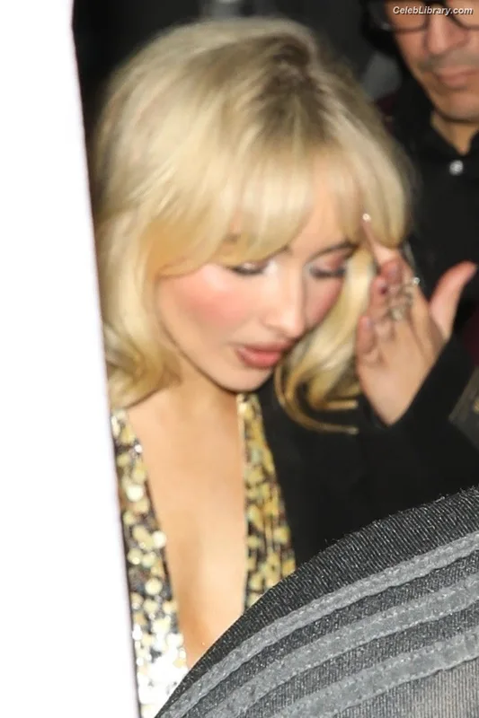 Sabrina Carpenter photo 17 of 6403