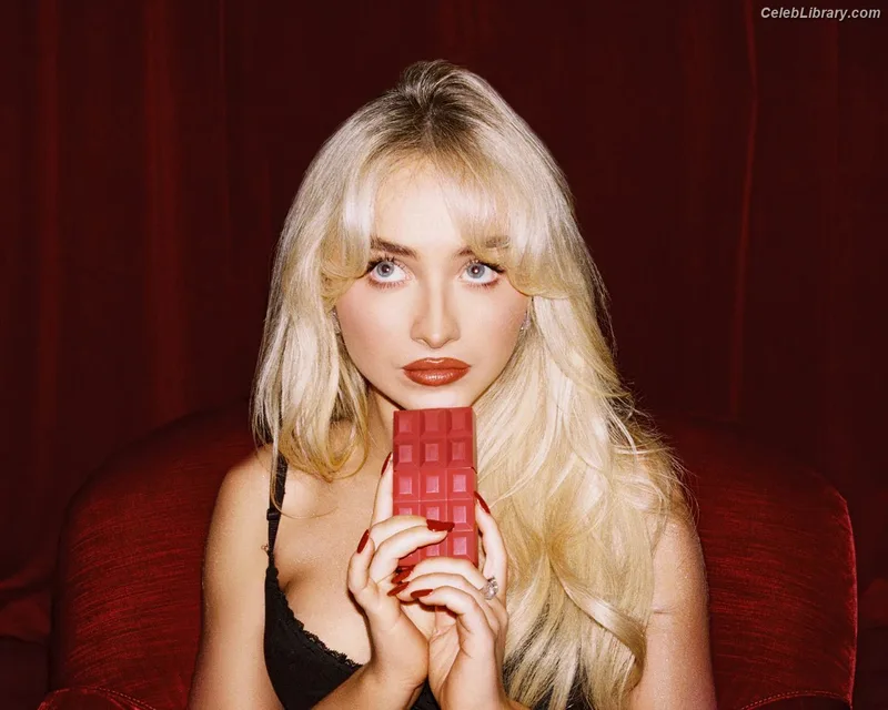Sabrina Carpenter photo 4 of 6403