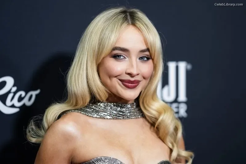 Sabrina Carpenter photo 6 of 6403