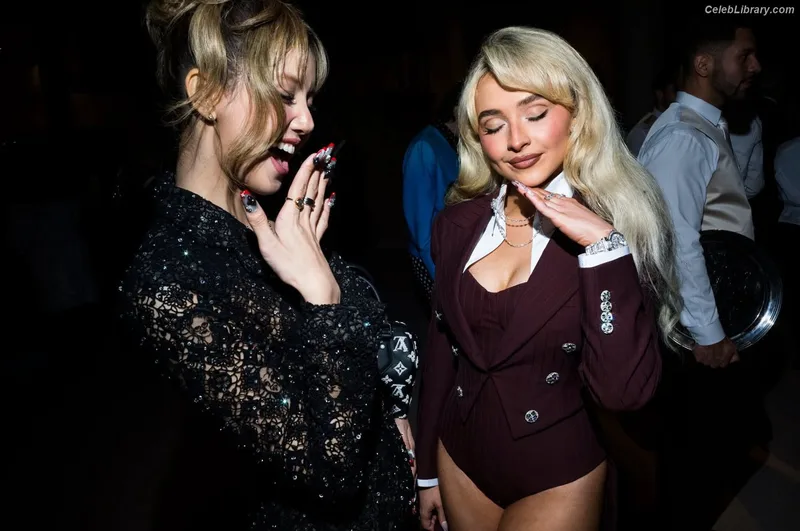 Sabrina Carpenter photo 4 of 6403