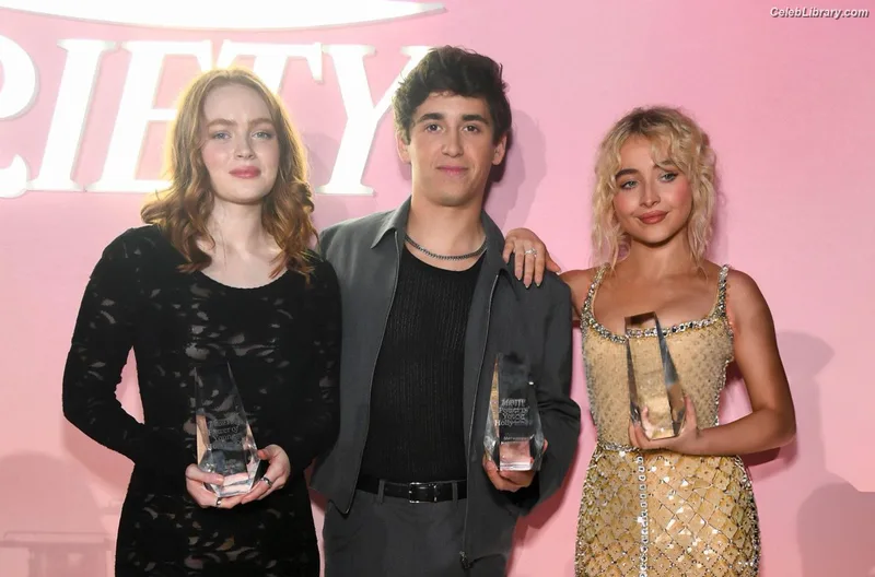 Sabrina Carpenter photo 3 of 6403