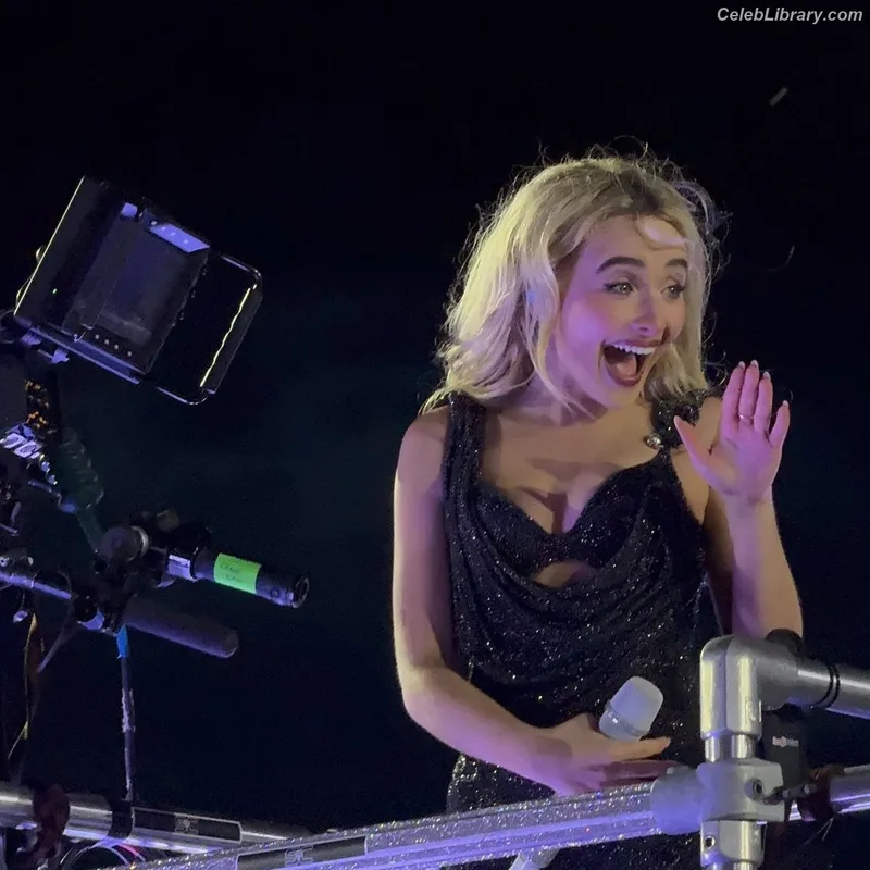 Sabrina Carpenter photo 6 of 6403