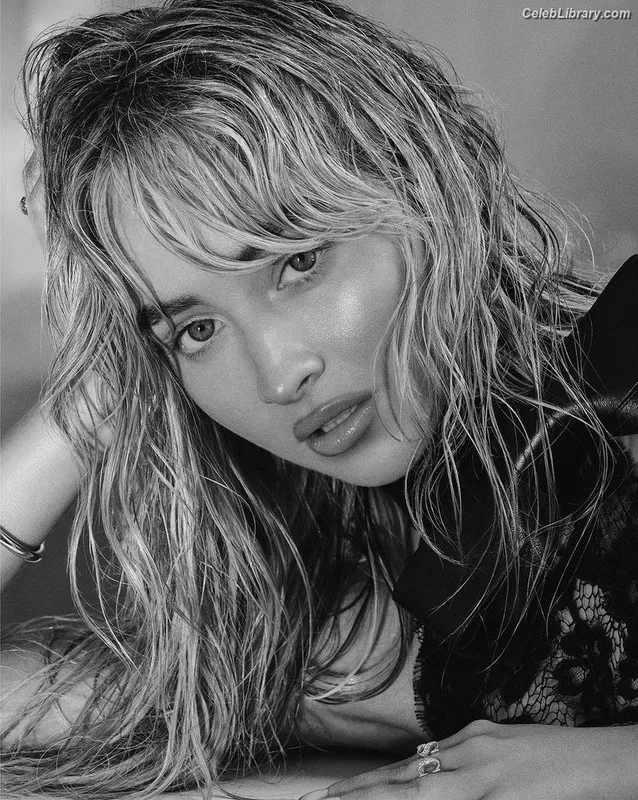 Sabrina Carpenter photo 15 of 6403