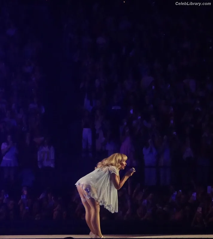 Sabrina Carpenter photo 21 of 6403