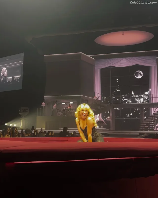Sabrina Carpenter photo 5 of 6403