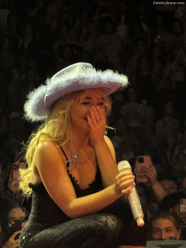 Sabrina Carpenter photo 13 of 6403