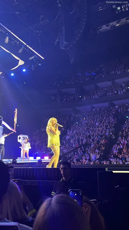 Sabrina Carpenter photo 21 of 6403
