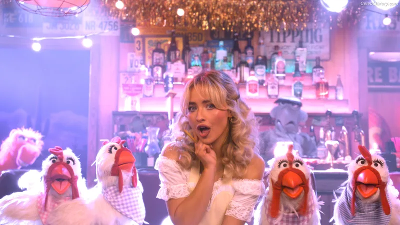 Sabrina Carpenter photo 7 of 6403
