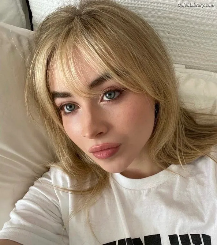 Sabrina Carpenter photo 3 of 6403