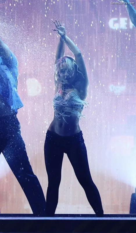 Sabrina Carpenter photo 19 of 6403
