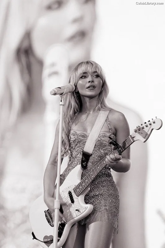 Sabrina Carpenter photo 11 of 6403