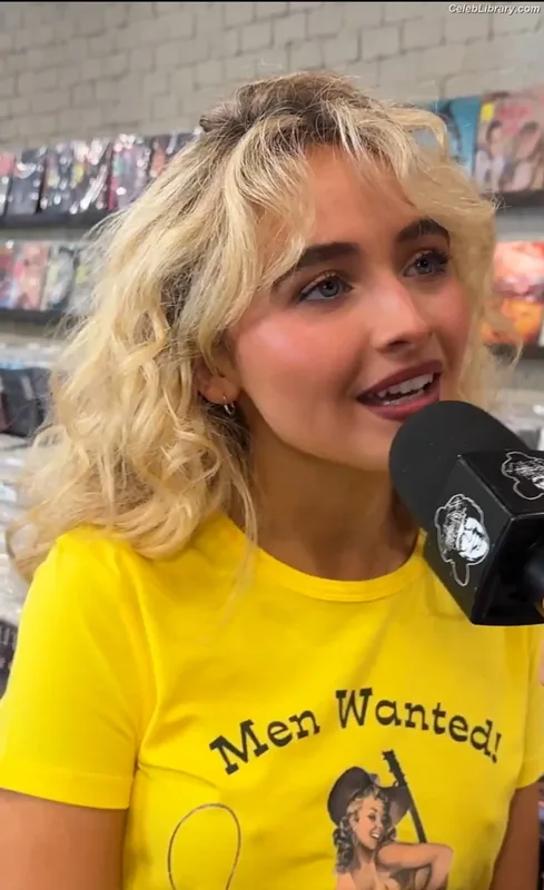 Sabrina Carpenter photo 24 of 6403