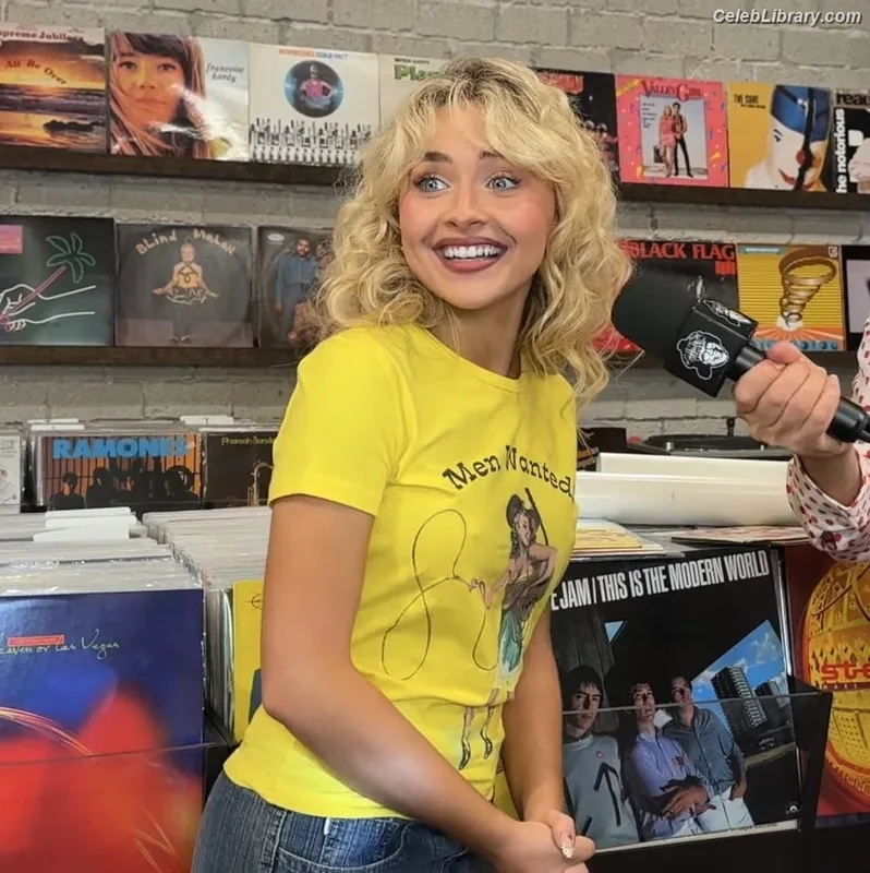 Sabrina Carpenter photo 3 of 6403