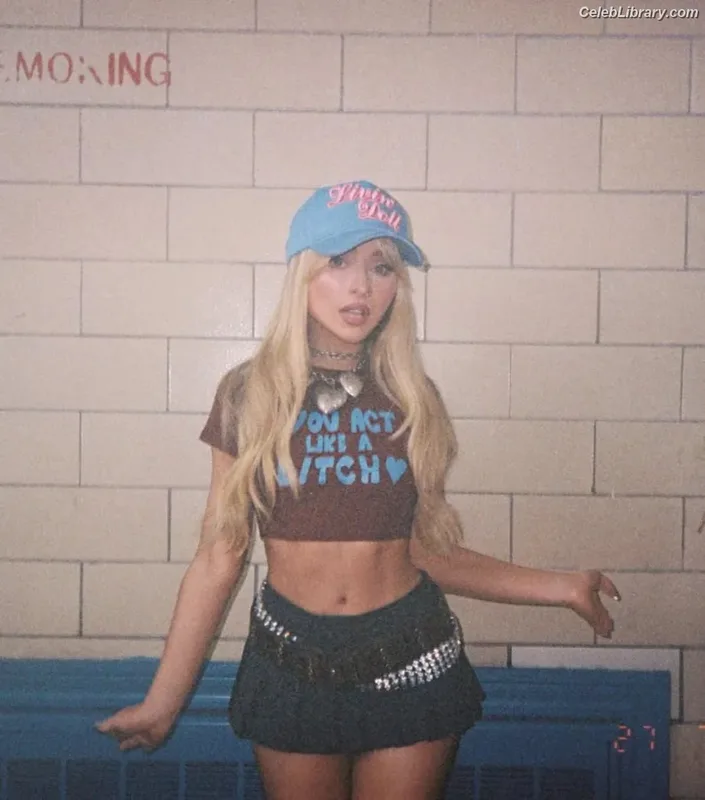 Sabrina Carpenter photo 12 of 6403