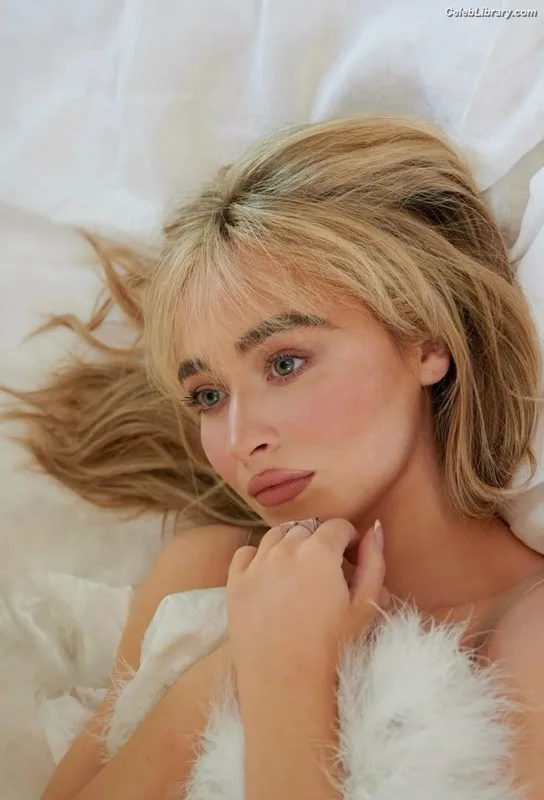 Sabrina Carpenter photo 14 of 6403
