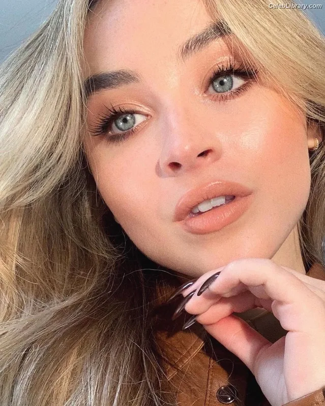 Sabrina Carpenter photo 16 of 6403