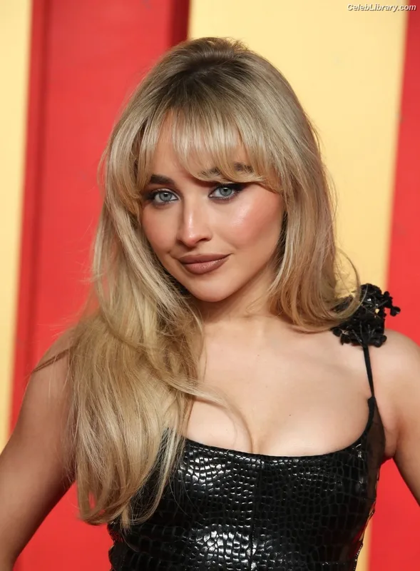 Sabrina Carpenter photo 4 of 6403