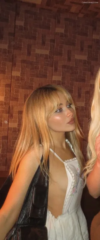 Sabrina Carpenter photo 21 of 6403