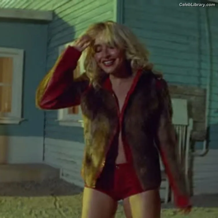 Sabrina Carpenter photo 9 of 6403
