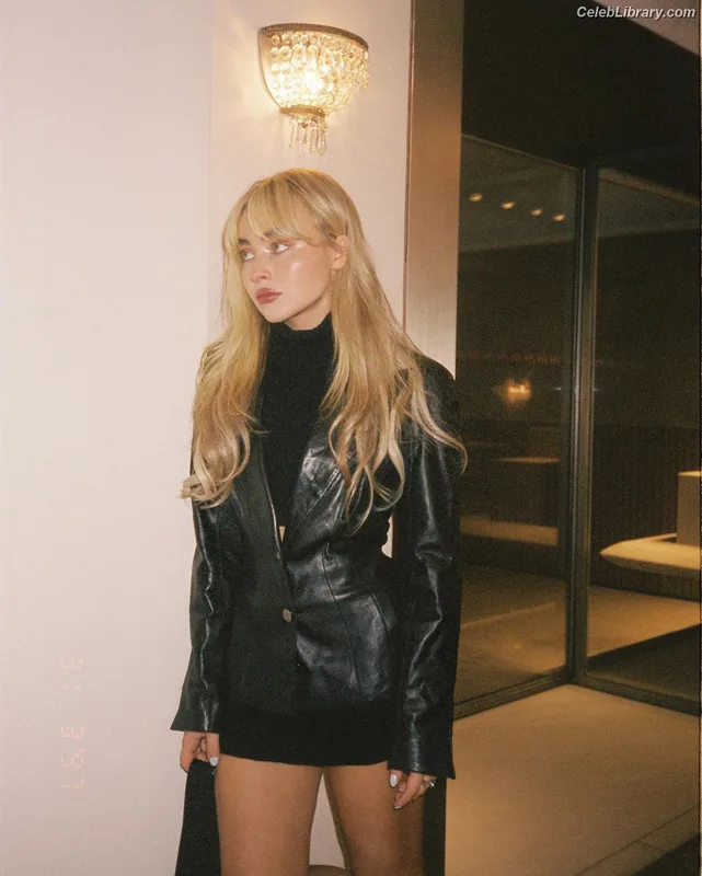 Sabrina Carpenter photo 12 of 6403
