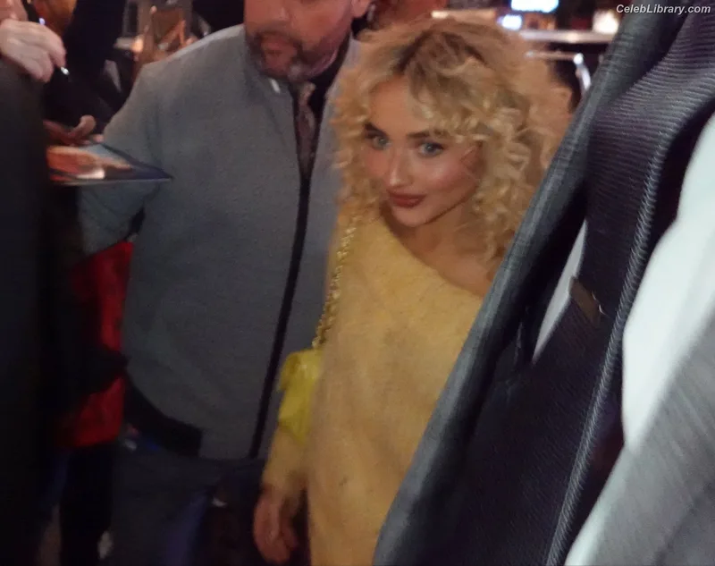 Sabrina Carpenter photo 22 of 6403