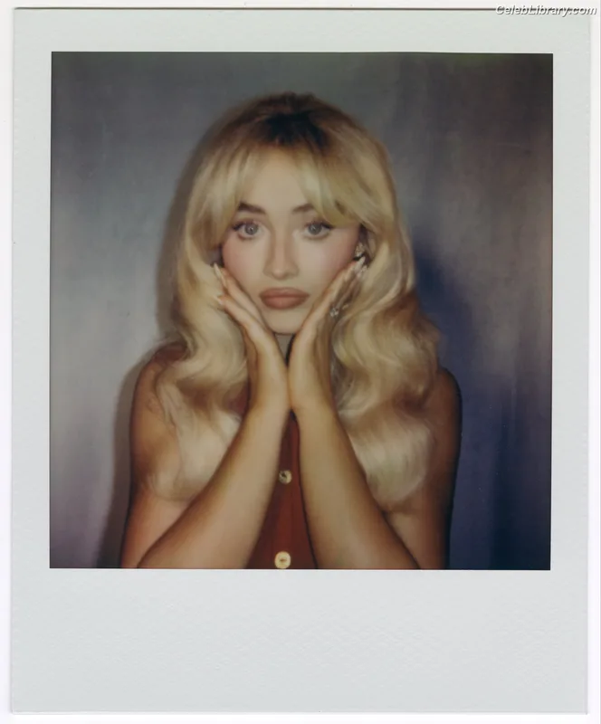 Sabrina Carpenter photo 23 of 6403